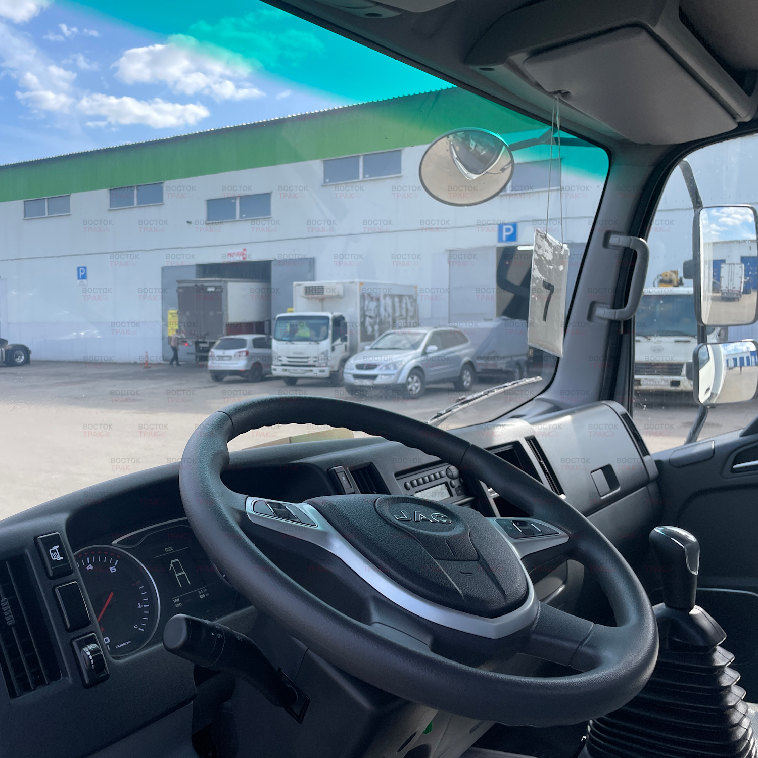 Изотермический фургон 27 м³ Меткомплекс на шасси JAC N90LS